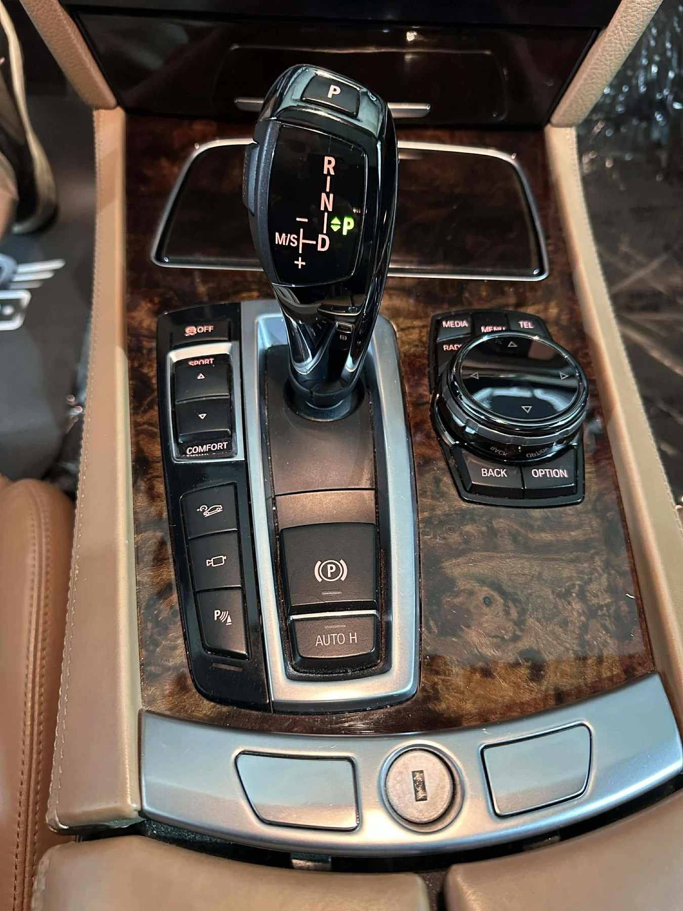 BMW 750 Li xDrive, снимка 7 - Автомобили и джипове - 55192937