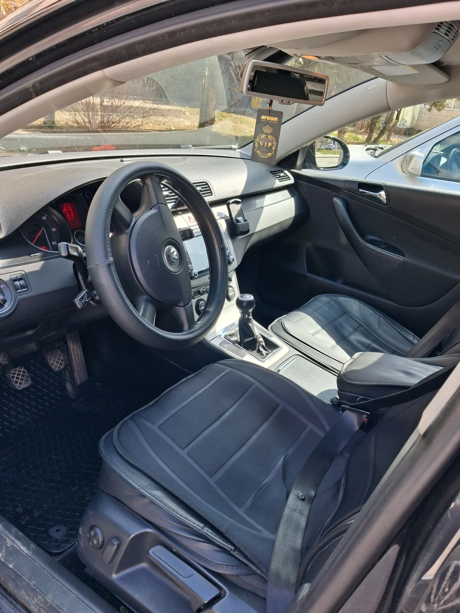 VW Passat Комби, снимка 5 - Автомобили и джипове - 55935258