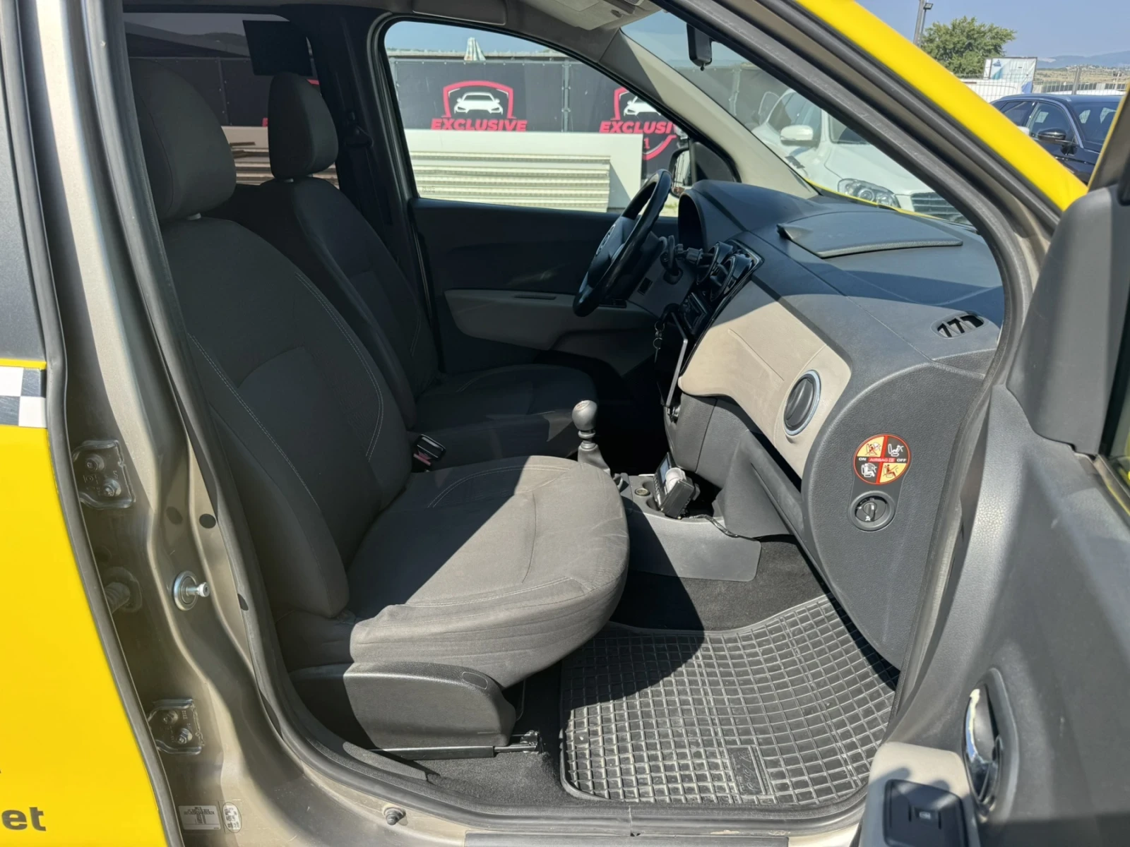 Dacia Lodgy, снимка 11 - Автомобили и джипове - 56343587