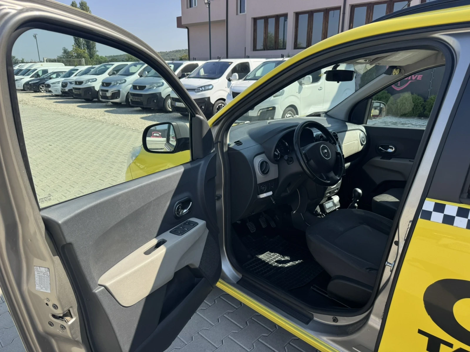 Dacia Lodgy, снимка 8 - Автомобили и джипове - 56343587