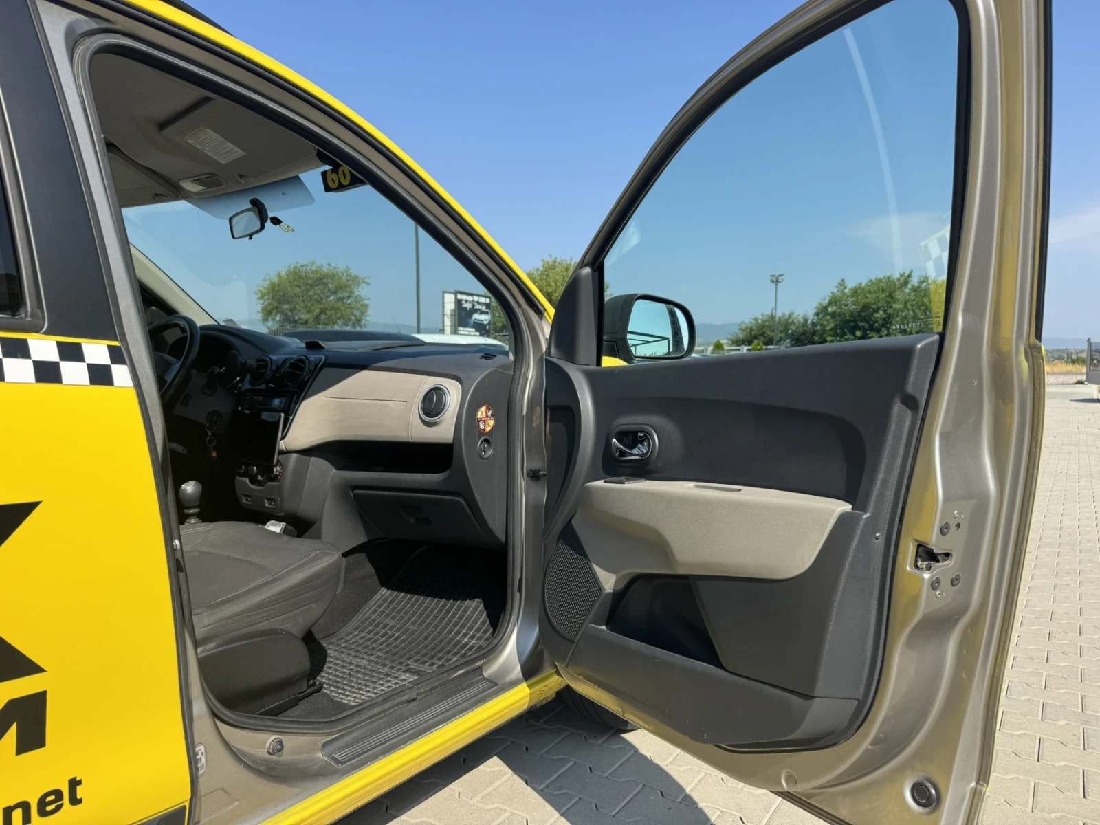 Dacia Lodgy, снимка 12 - Автомобили и джипове - 56343587