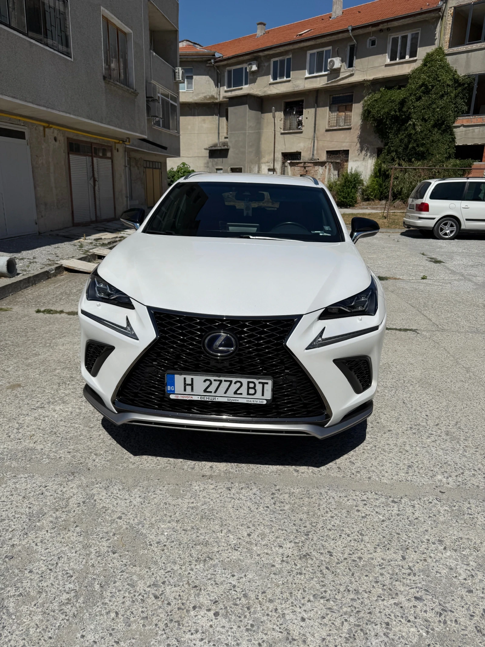 Lexus NX 300h F Sport - изображение 4