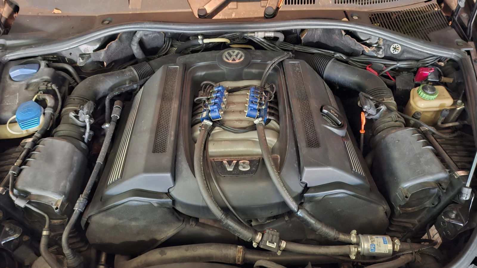 VW Touareg V8 . 4, 2 бензин/газ  - изображение 7