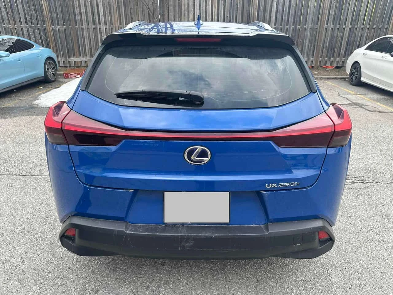 Lexus UX 250h  CARFAX, снимка 4 - Автомобили и джипове - 53825794