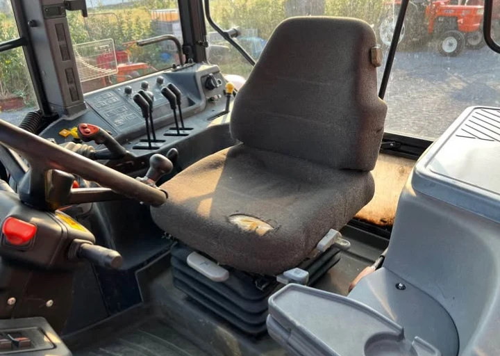 Трактор New Holland M115, снимка 9 - Селскостопанска техника - 56124435