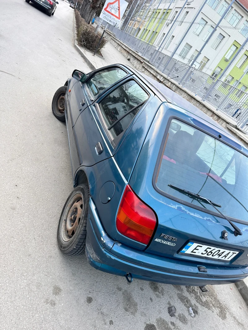 Ford Fiesta 1.3, снимка 5 - Автомобили и джипове - 49108326