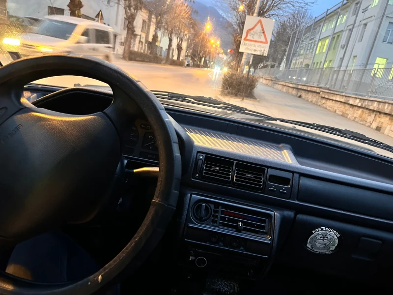 Ford Fiesta 1.3, снимка 11 - Автомобили и джипове - 49108326