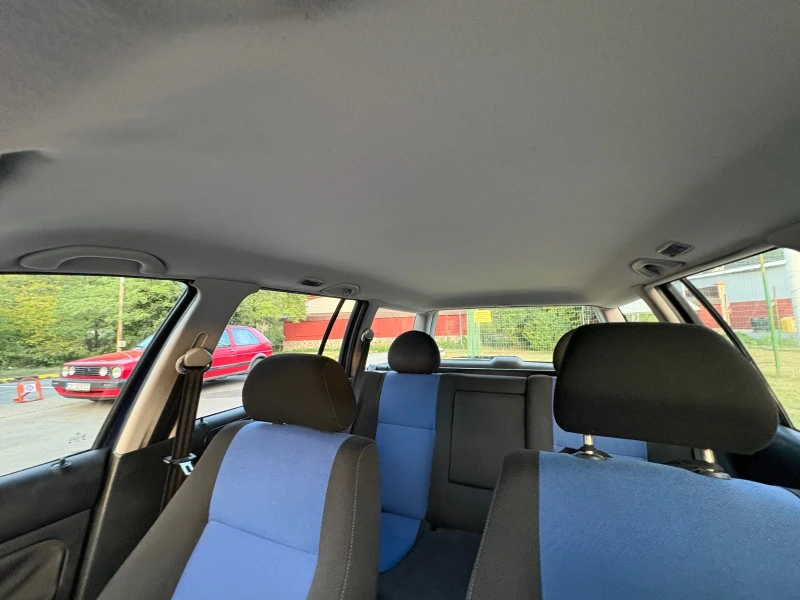 VW Golf КОМБИ, снимка 9 - Автомобили и джипове - 52657009