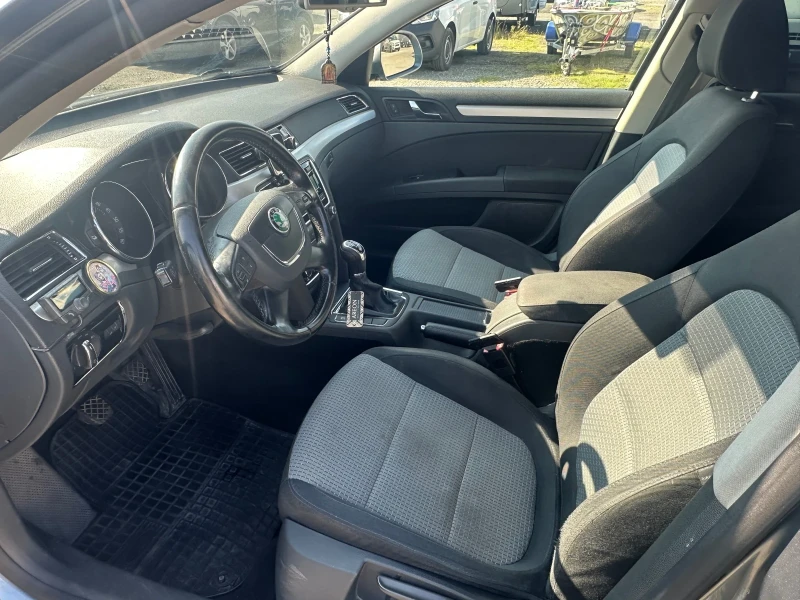 Skoda Superb Комби, снимка 11 - Автомобили и джипове - 52507468