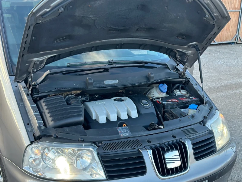 Seat Alhambra 1.9TDI* 131* Кожа* Подгрев* Ксенон* , снимка 14 - Автомобили и джипове - 52758344