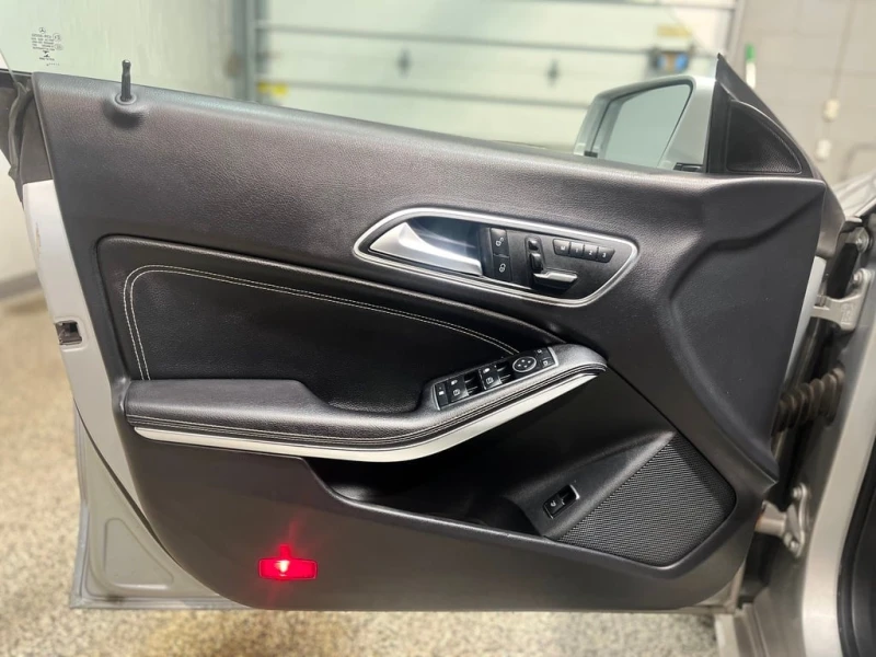 Mercedes-Benz CLA * АВТО КРЕДИТ* ЦЕНА ДО БГ * СЕРВИЗНА ИСТОРИЯ * , снимка 15 - Автомобили и джипове - 52851562