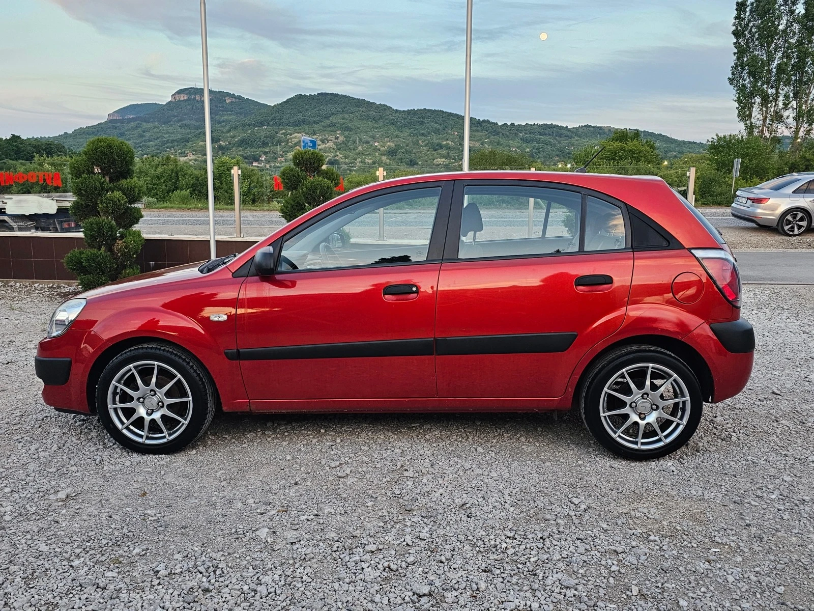 Kia Rio 1.4i КЛИМАТИК РЕАЛНИ КИЛОМЕТРИ - изображение 2