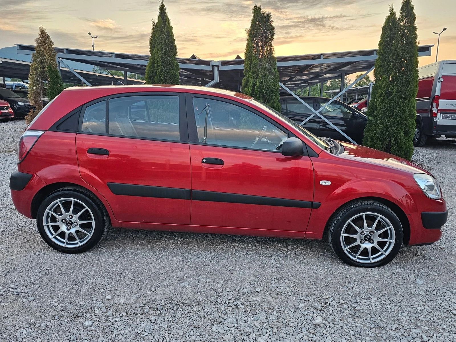 Kia Rio 1.4i КЛИМАТИК РЕАЛНИ КИЛОМЕТРИ - изображение 6