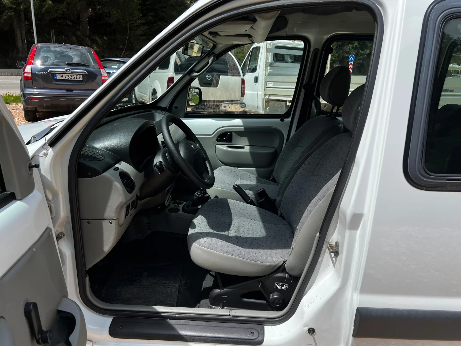 Renault Kangoo 6+ 1места* ДДС* 8ГУМИ С ДЖАНТИ* РЕГИСТРИРАНА*  - изображение 6