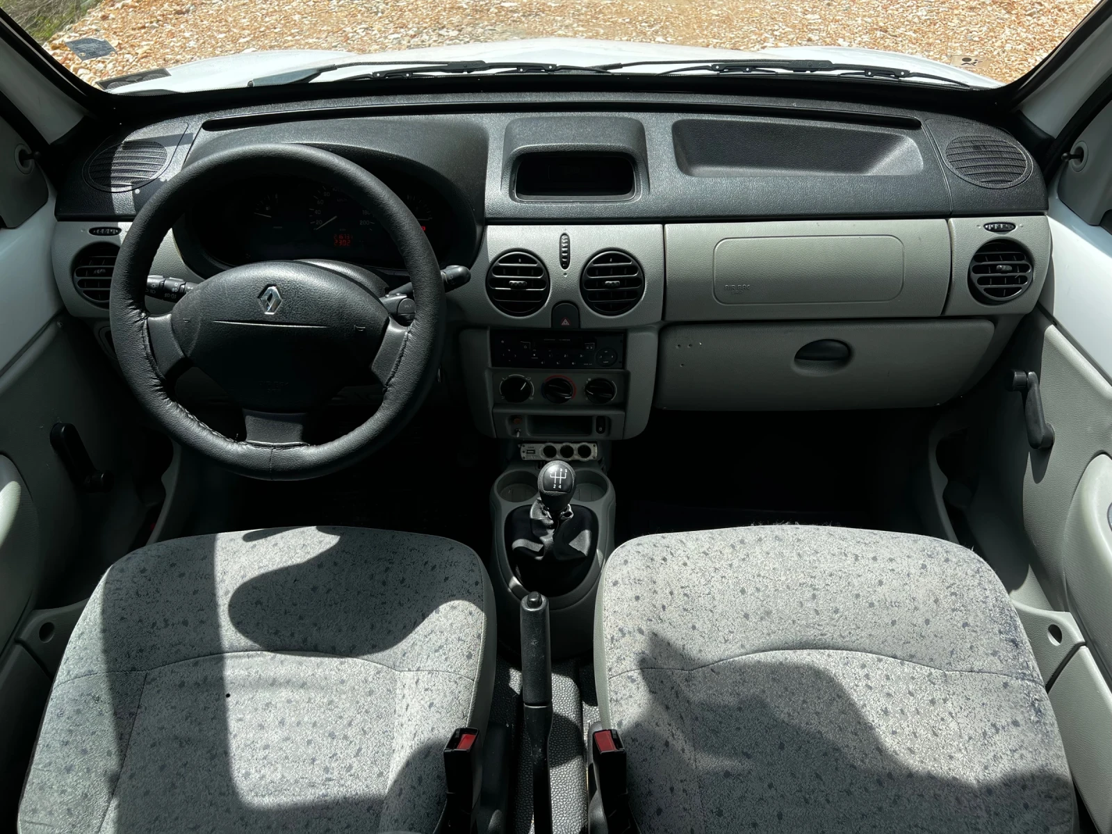 Renault Kangoo 6+ 1места* ДДС* 8ГУМИ С ДЖАНТИ* РЕГИСТРИРАНА*  - изображение 9