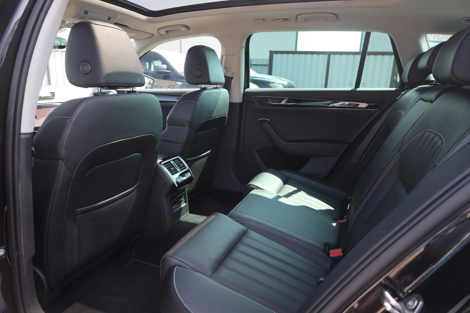 Skoda Superb 2.0TDI 4x4 face L&K Pano ОБДУХ MASSAGE KAM #iCarbg - изображение 10