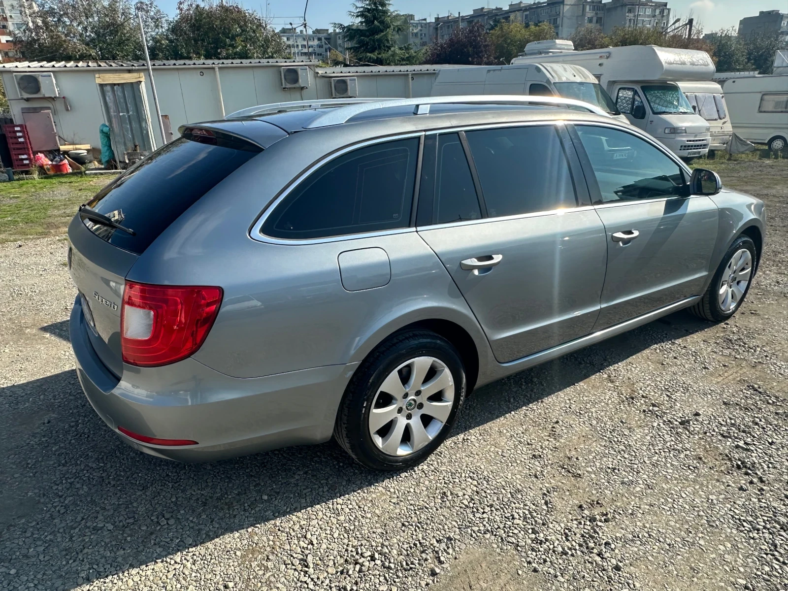 Skoda Superb Комби - изображение 6