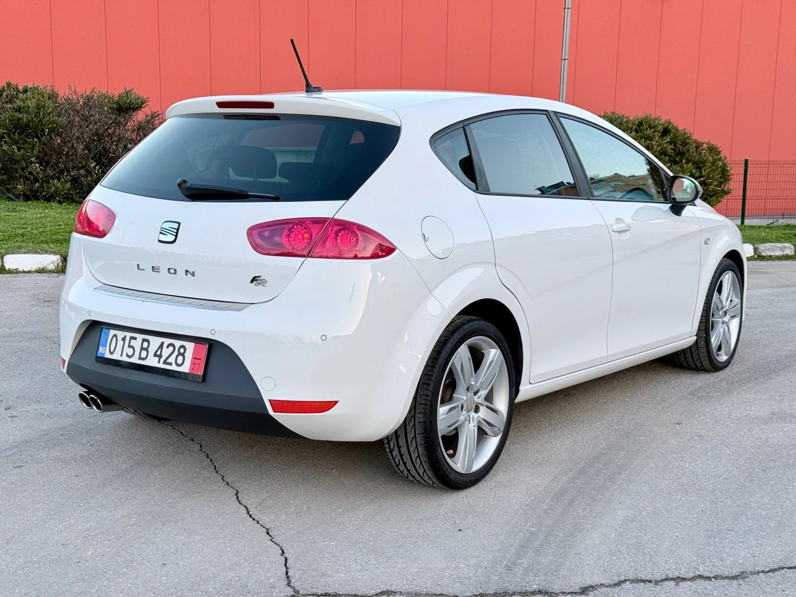Seat Leon FR* 2.0TDI-170k.c.* BiXenon* Navi* Euro5A* Лизинг* - изображение 4