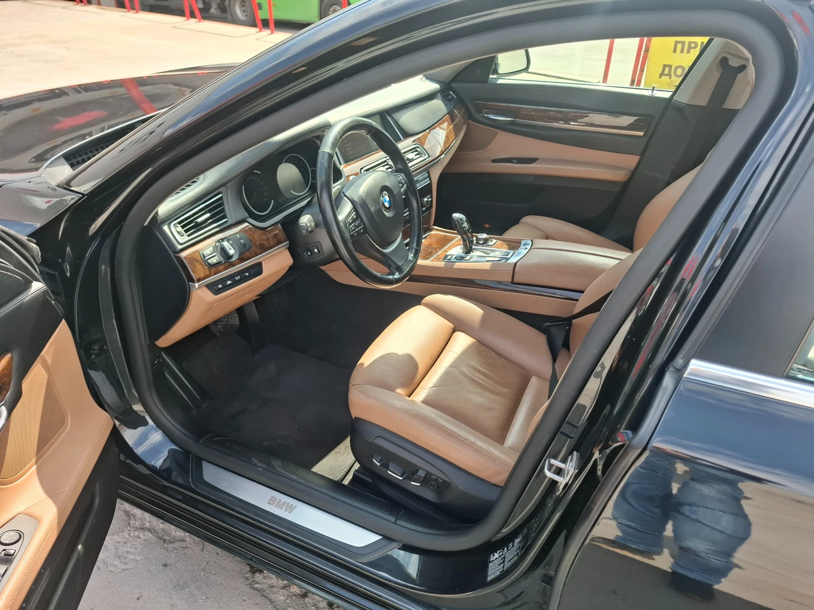 BMW 750 X DRIVE, снимка 5 - Автомобили и джипове - 54040231