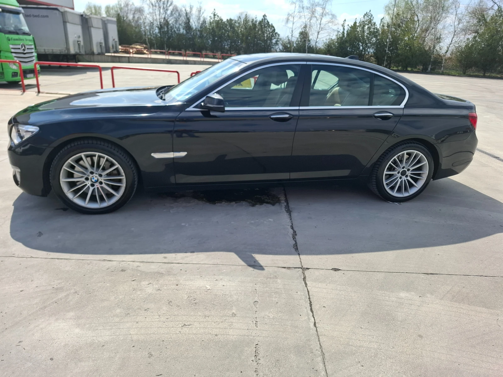 BMW 750 X DRIVE, снимка 4 - Автомобили и джипове - 54040231