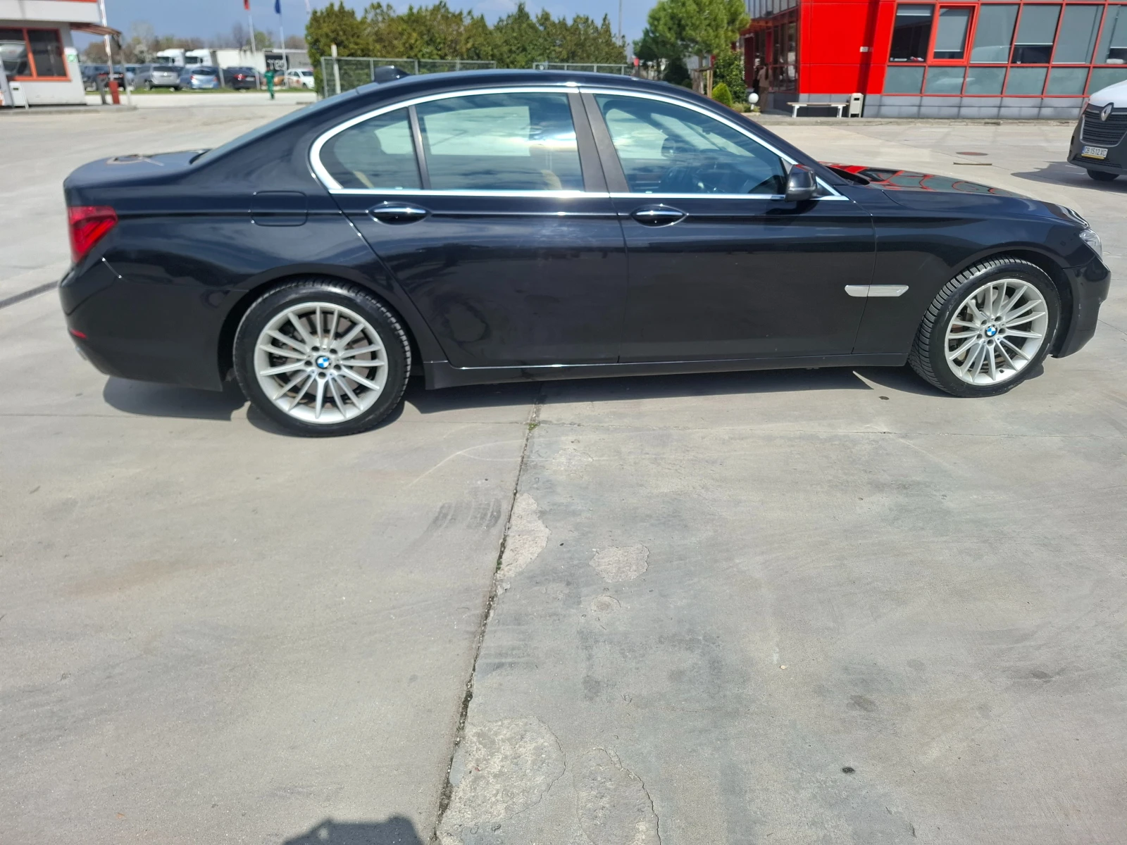 BMW 750 X DRIVE, снимка 8 - Автомобили и джипове - 54040231