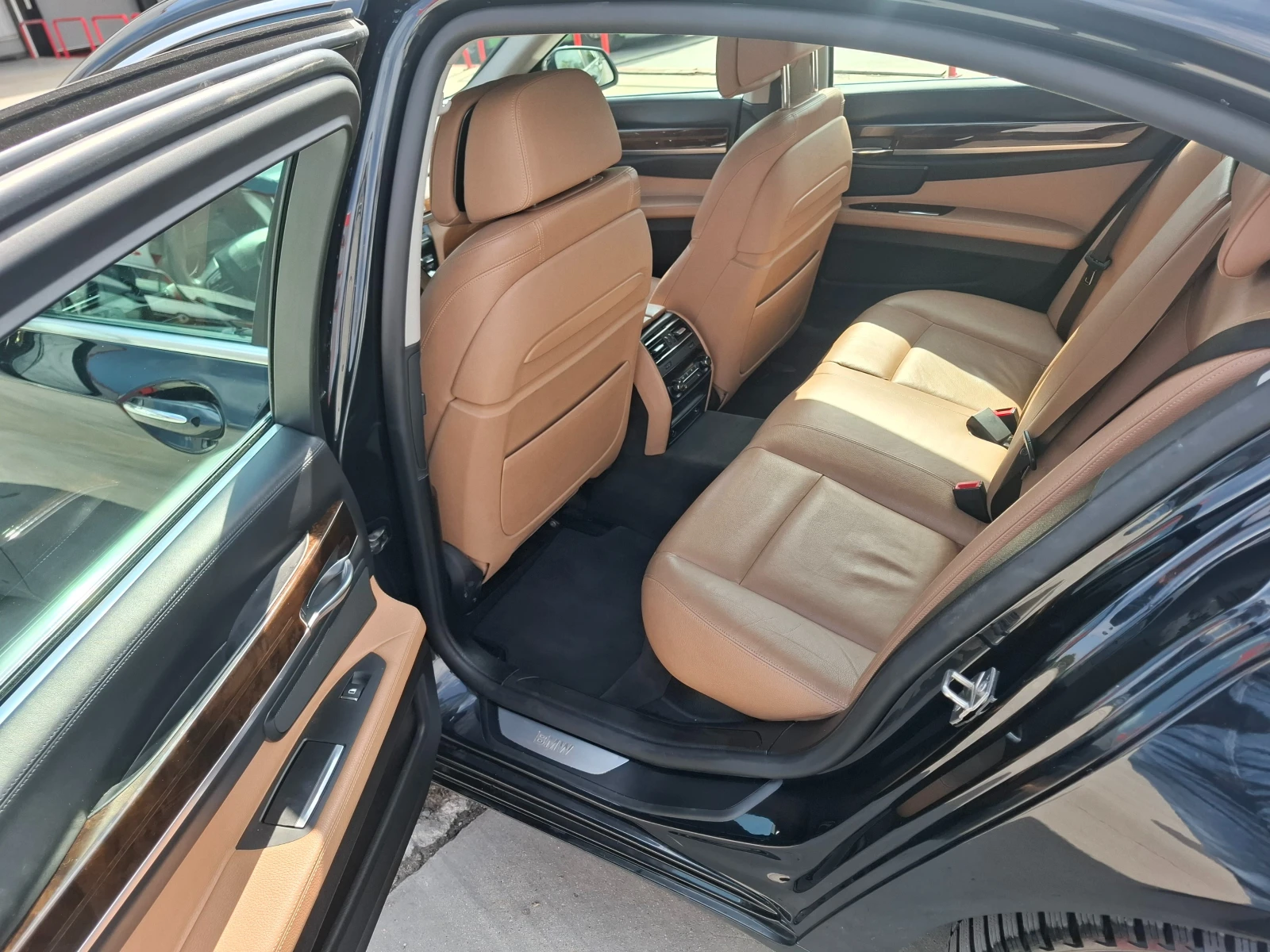 BMW 750 X DRIVE, снимка 6 - Автомобили и джипове - 54040231