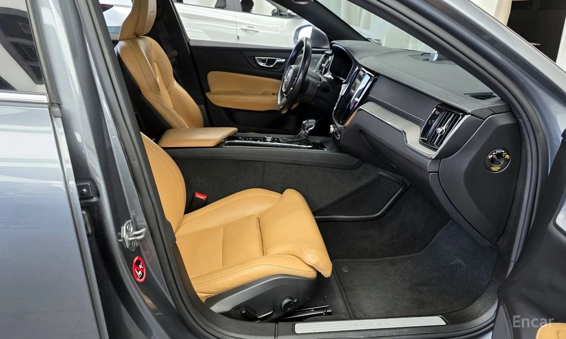 Volvo S60 * T5* INSCRIPTION* КОЖА* ПОДГРЕВ* FULL* КРАЙНА ЦЕН, снимка 10 - Автомобили и джипове - 54083722