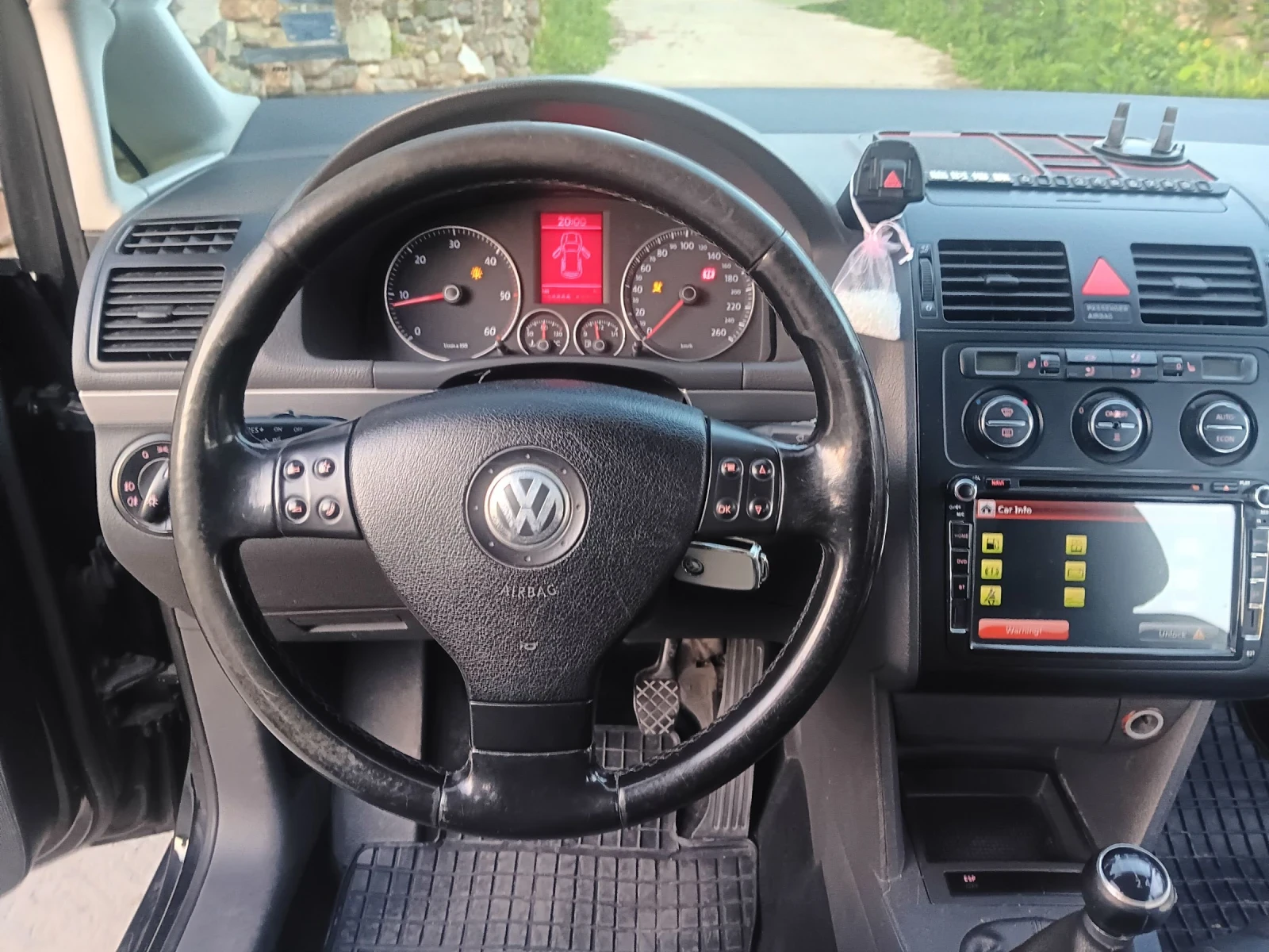 VW Touran, снимка 2 - Автомобили и джипове - 54367050