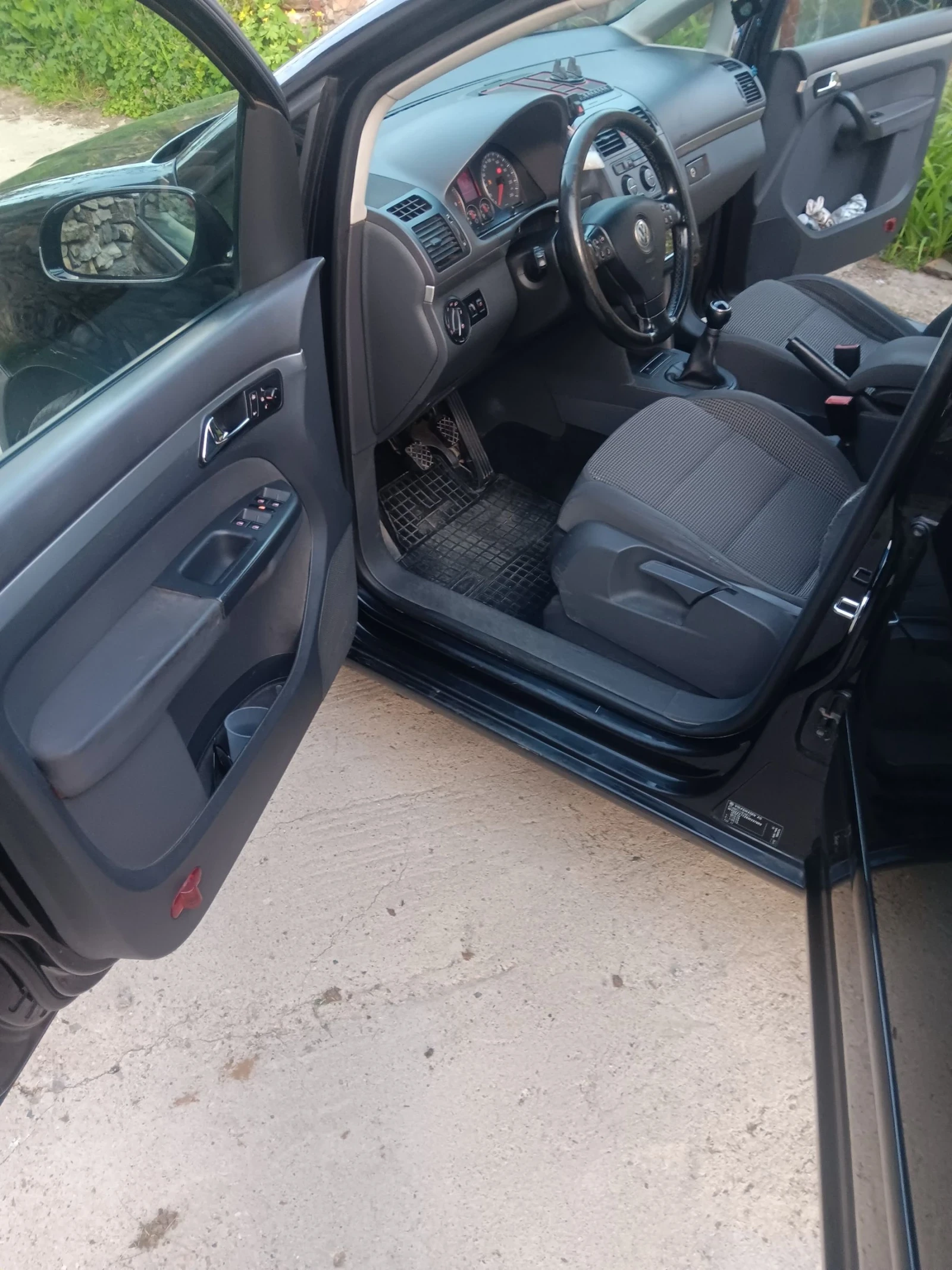 VW Touran, снимка 10 - Автомобили и джипове - 54367050