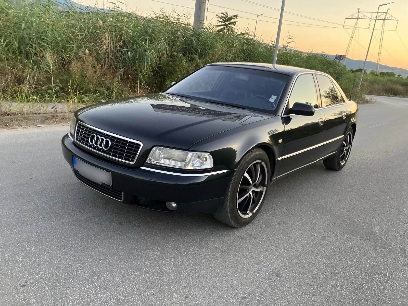 Audi A8 V8