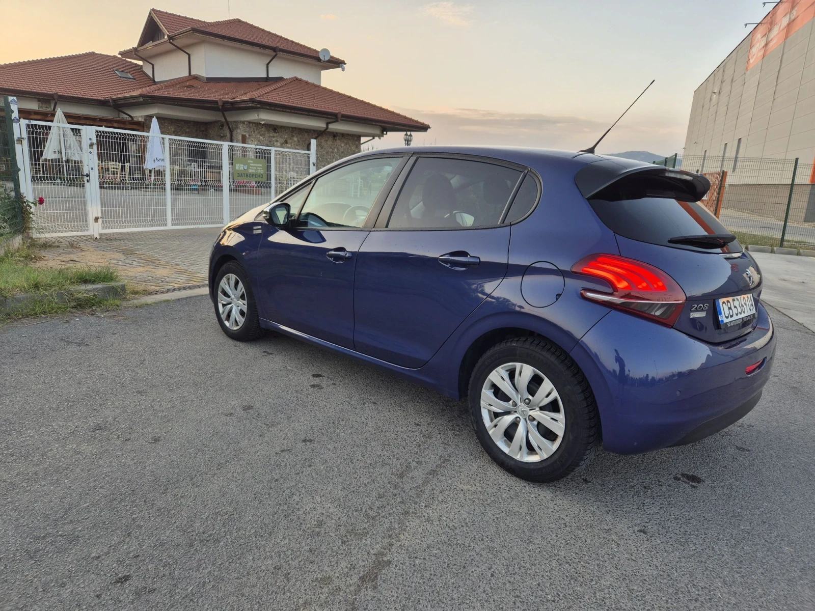 Peugeot 208 1.2i STYLE Подгрев Нави, снимка 4 - Автомобили и джипове - 55647121