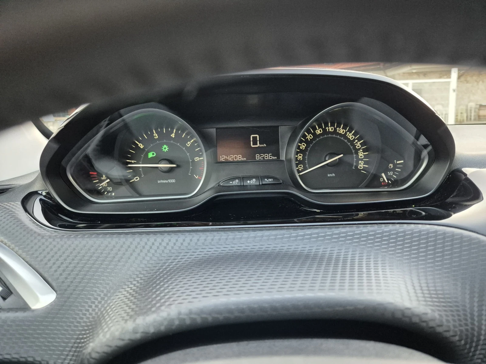 Peugeot 208 1.2i STYLE Подгрев Нави, снимка 8 - Автомобили и джипове - 55647121