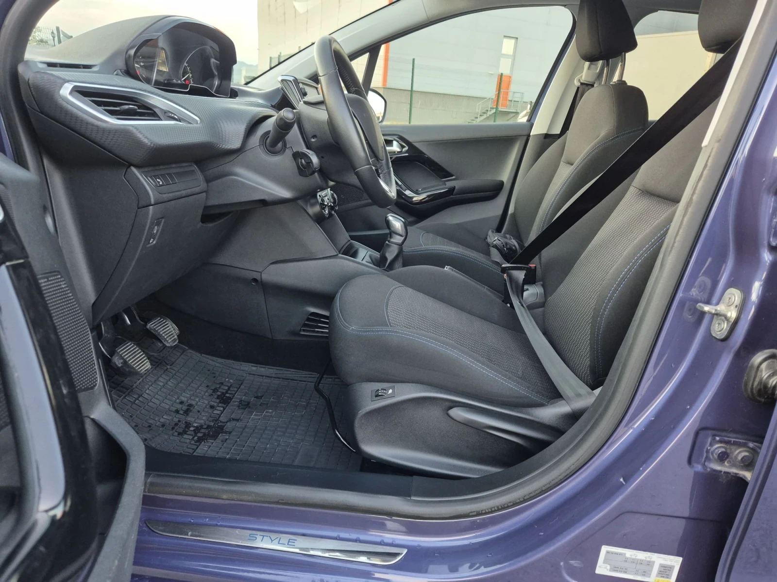 Peugeot 208 1.2i STYLE Подгрев Нави, снимка 15 - Автомобили и джипове - 55647121