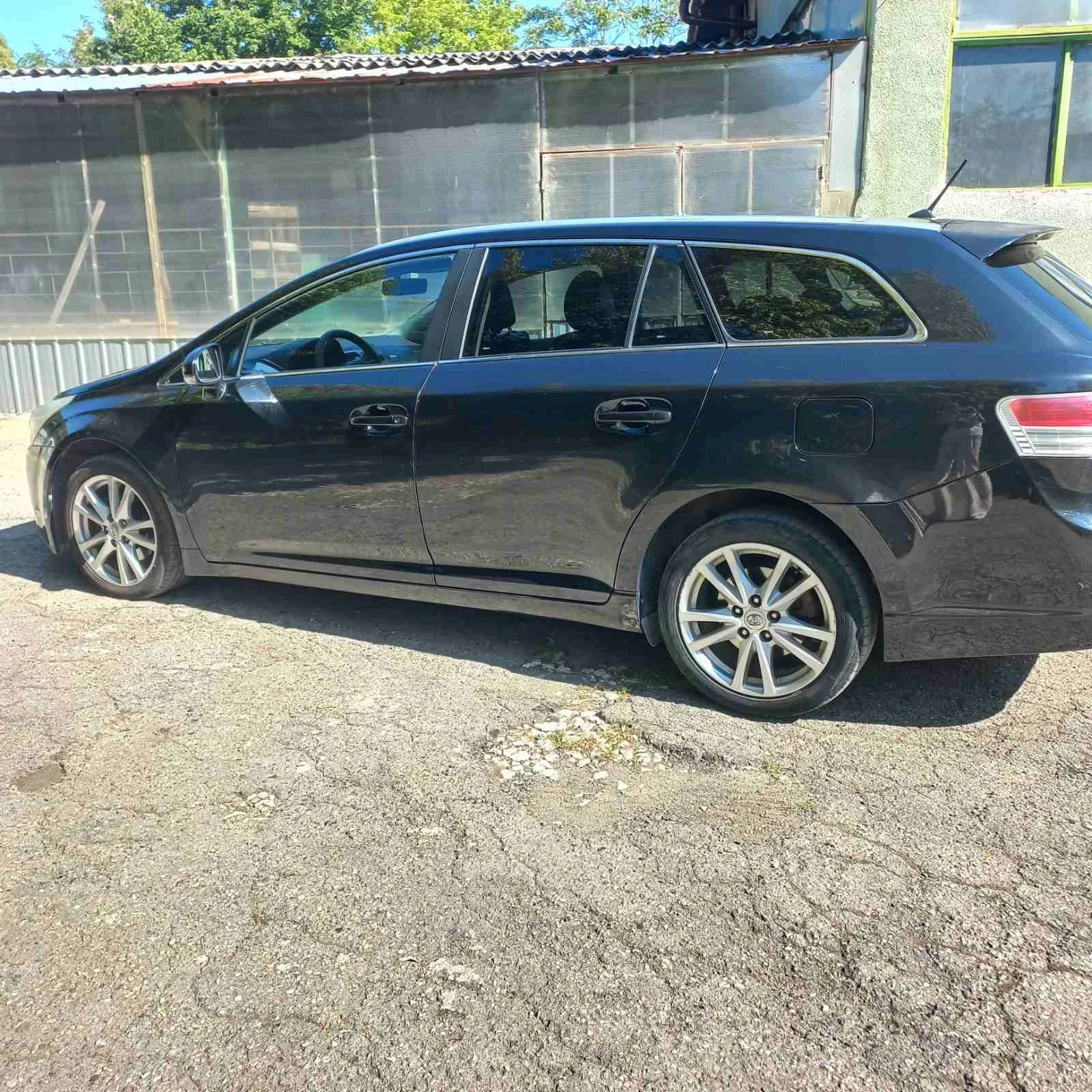 Toyota Avensis 2.0, снимка 2 - Автомобили и джипове - 56024480