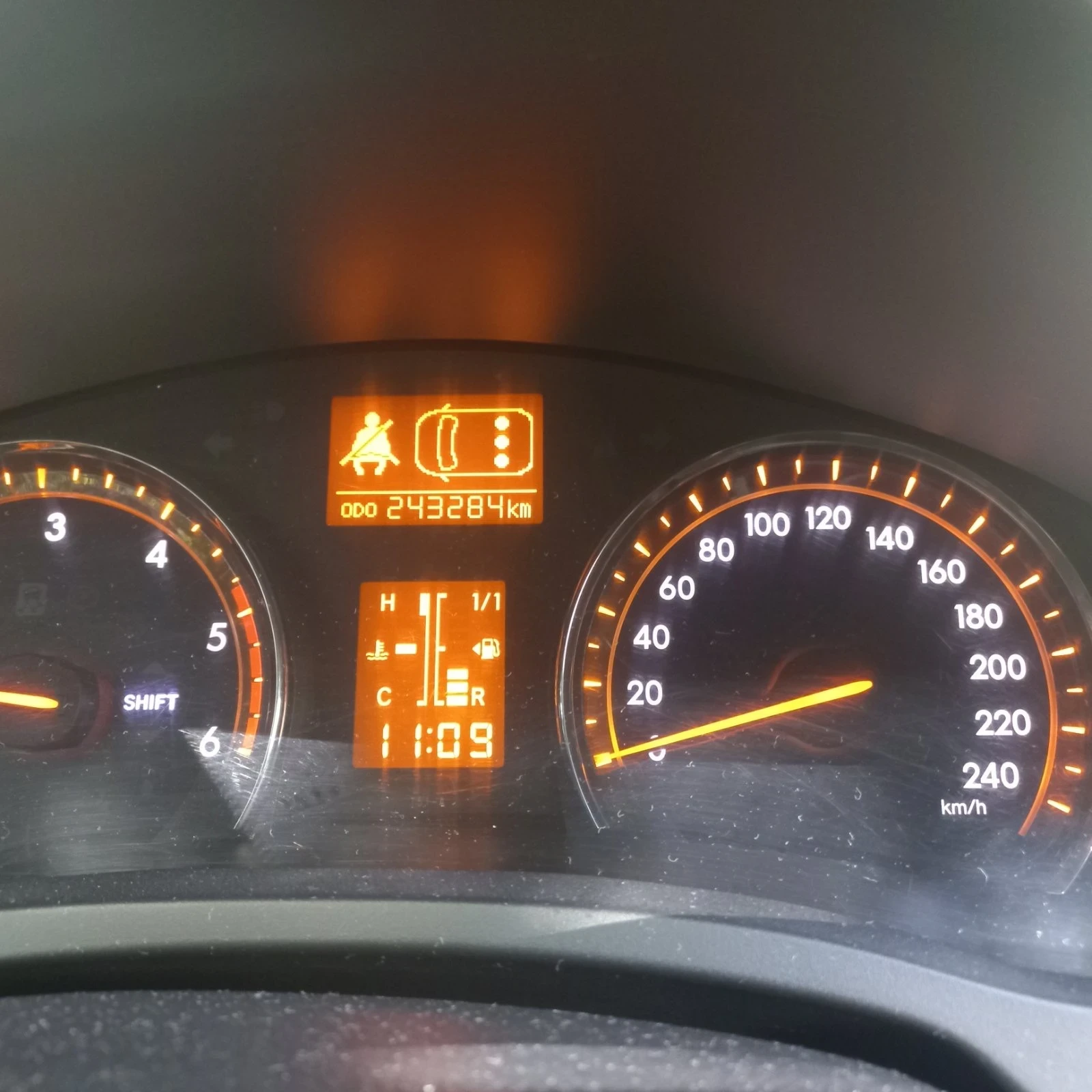 Toyota Avensis 2.0, снимка 8 - Автомобили и джипове - 56024480