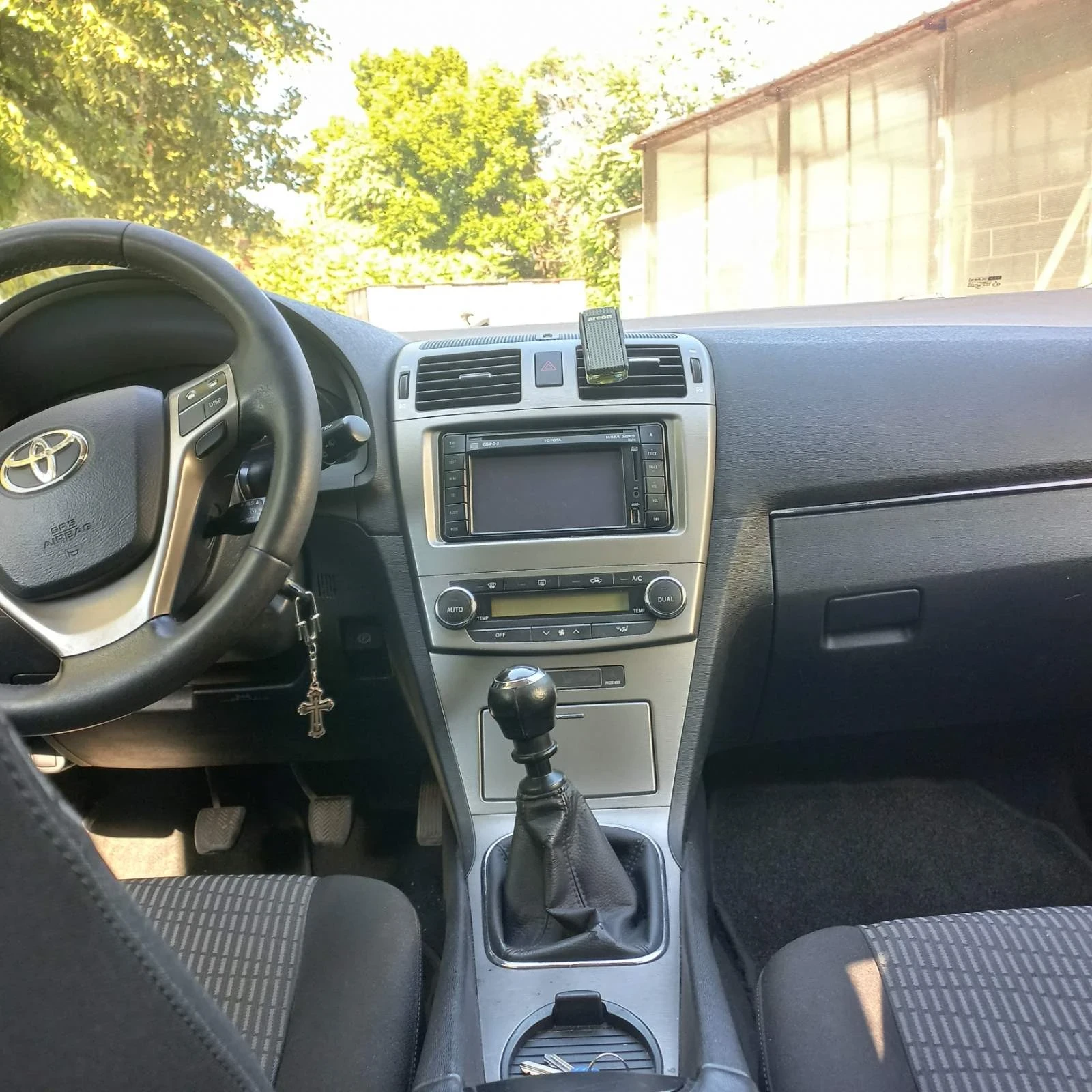 Toyota Avensis 2.0, снимка 6 - Автомобили и джипове - 56024480