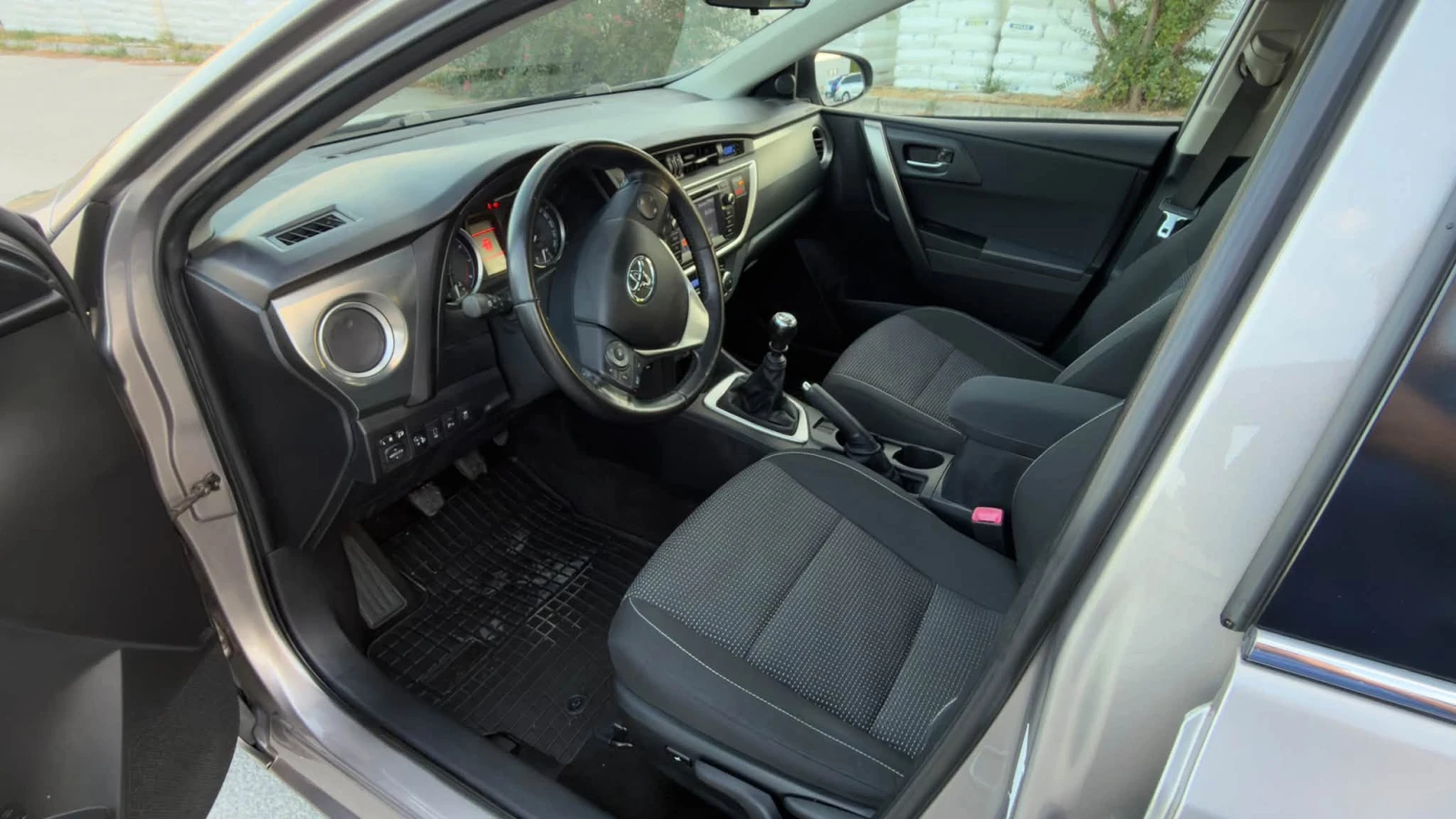 Toyota Auris 1.6 БЕНЗИН  EURO5, снимка 10 - Автомобили и джипове - 56298861