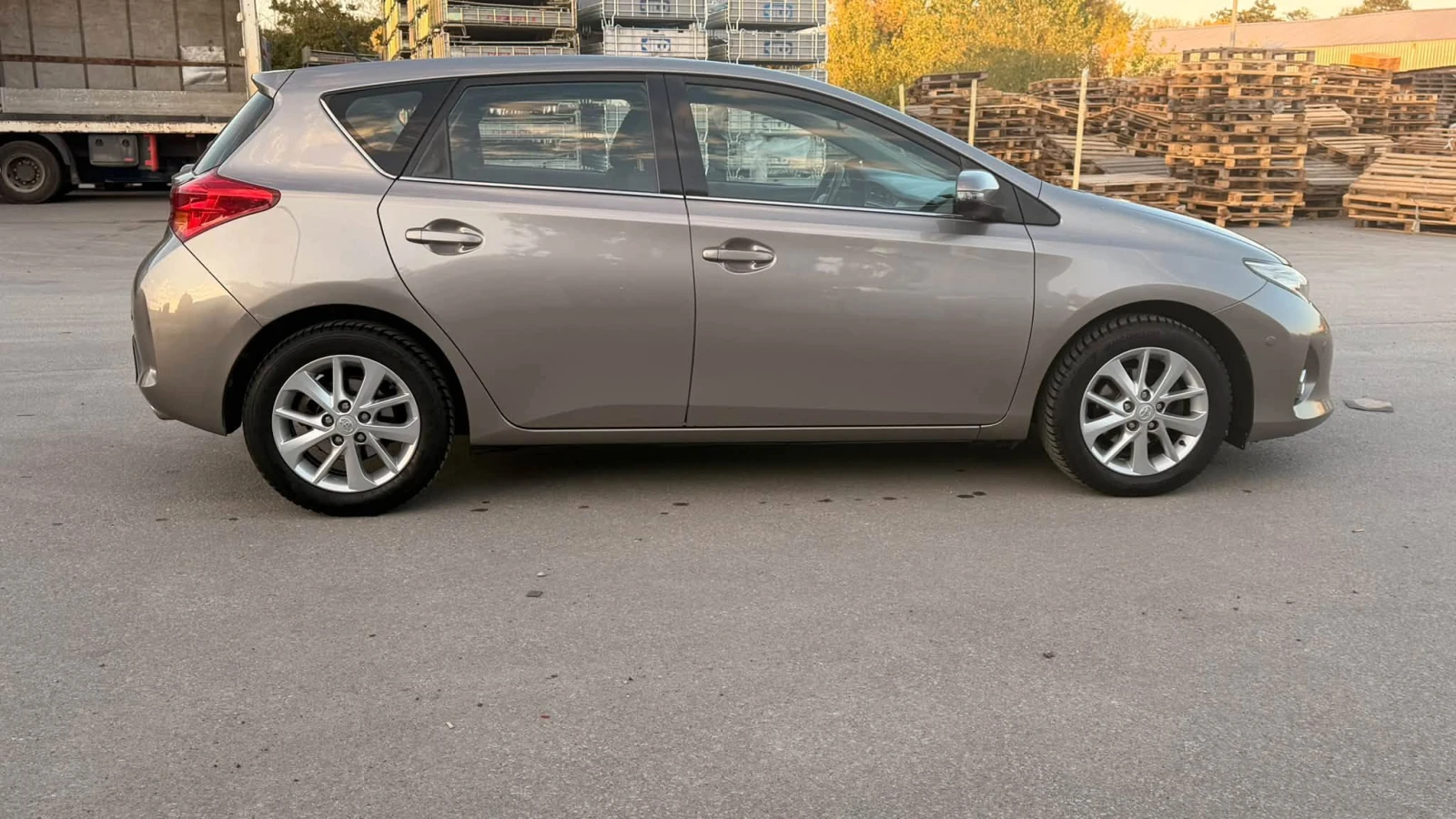 Toyota Auris 1.6 БЕНЗИН  EURO5, снимка 5 - Автомобили и джипове - 56298861