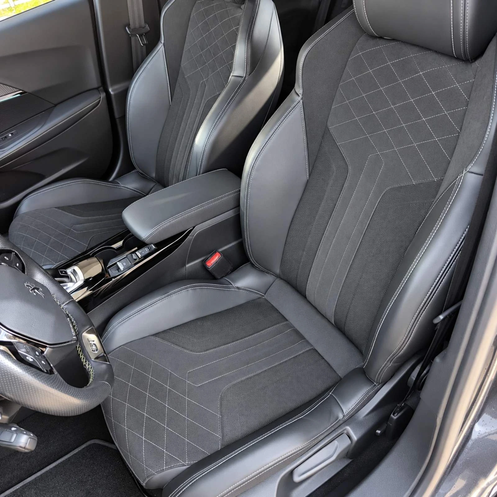 Peugeot 2008 1.5HDI GT Full, снимка 10 - Автомобили и джипове - 56583345