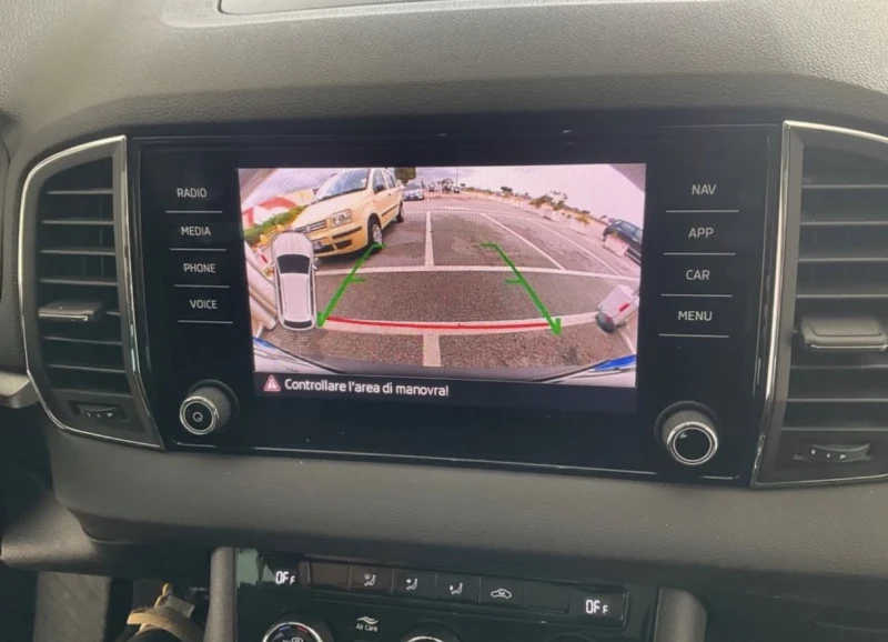 Skoda Karoq 1.6TDI  Автомобил върнат от лизинг, снимка 5 - Автомобили и джипове - 52740075