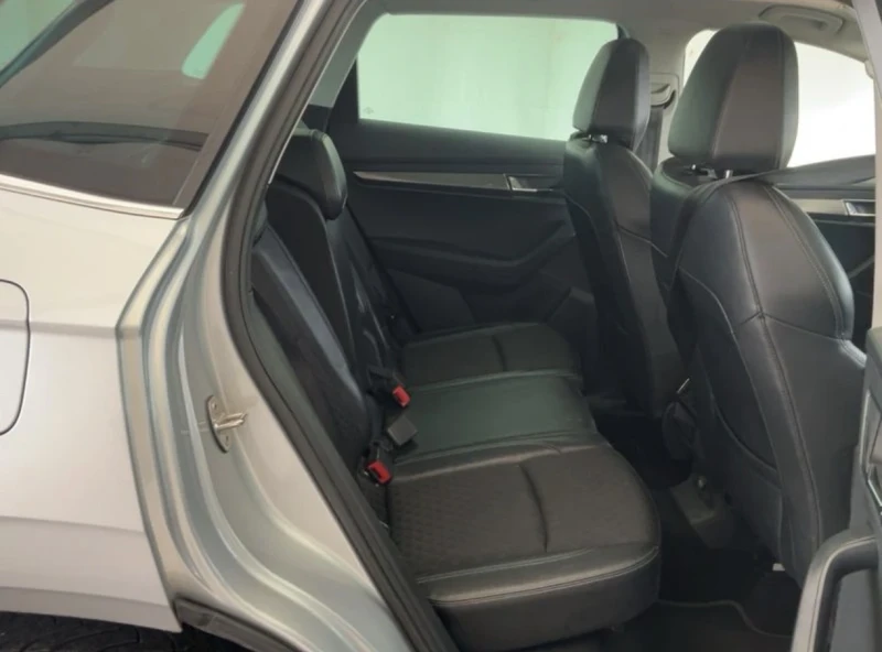 Skoda Karoq 1.6TDI  Автомобил върнат от лизинг, снимка 3 - Автомобили и джипове - 52740075