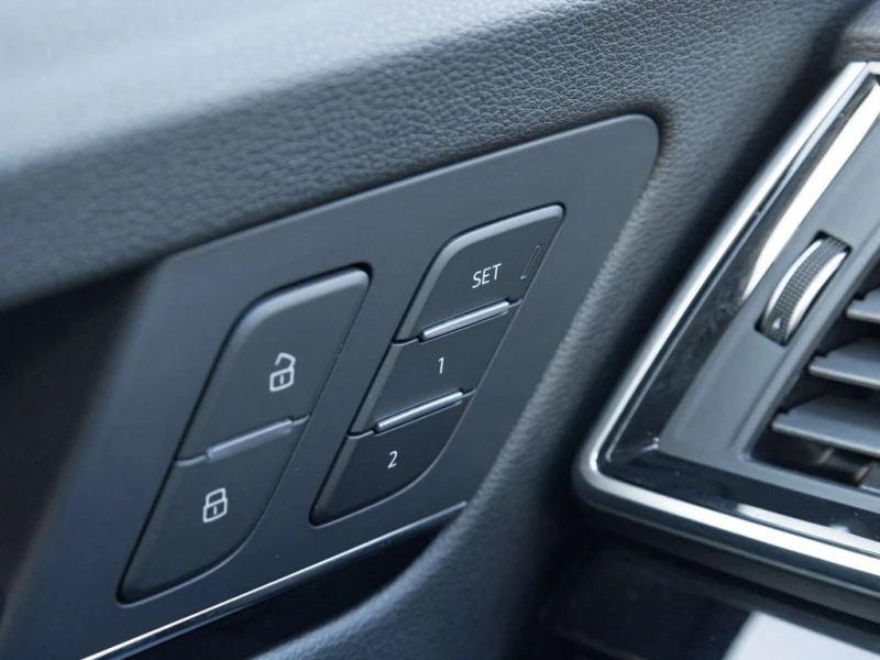 Audi Q5 * S Line quattro Premium * CARFAX * ЦЕНА ДО БГ, снимка 8 - Автомобили и джипове - 53470005