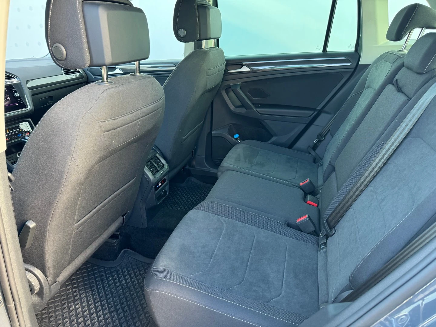 VW Tiguan Elegance 2.0 TDI SCR 4MOTION DSG - изображение 8