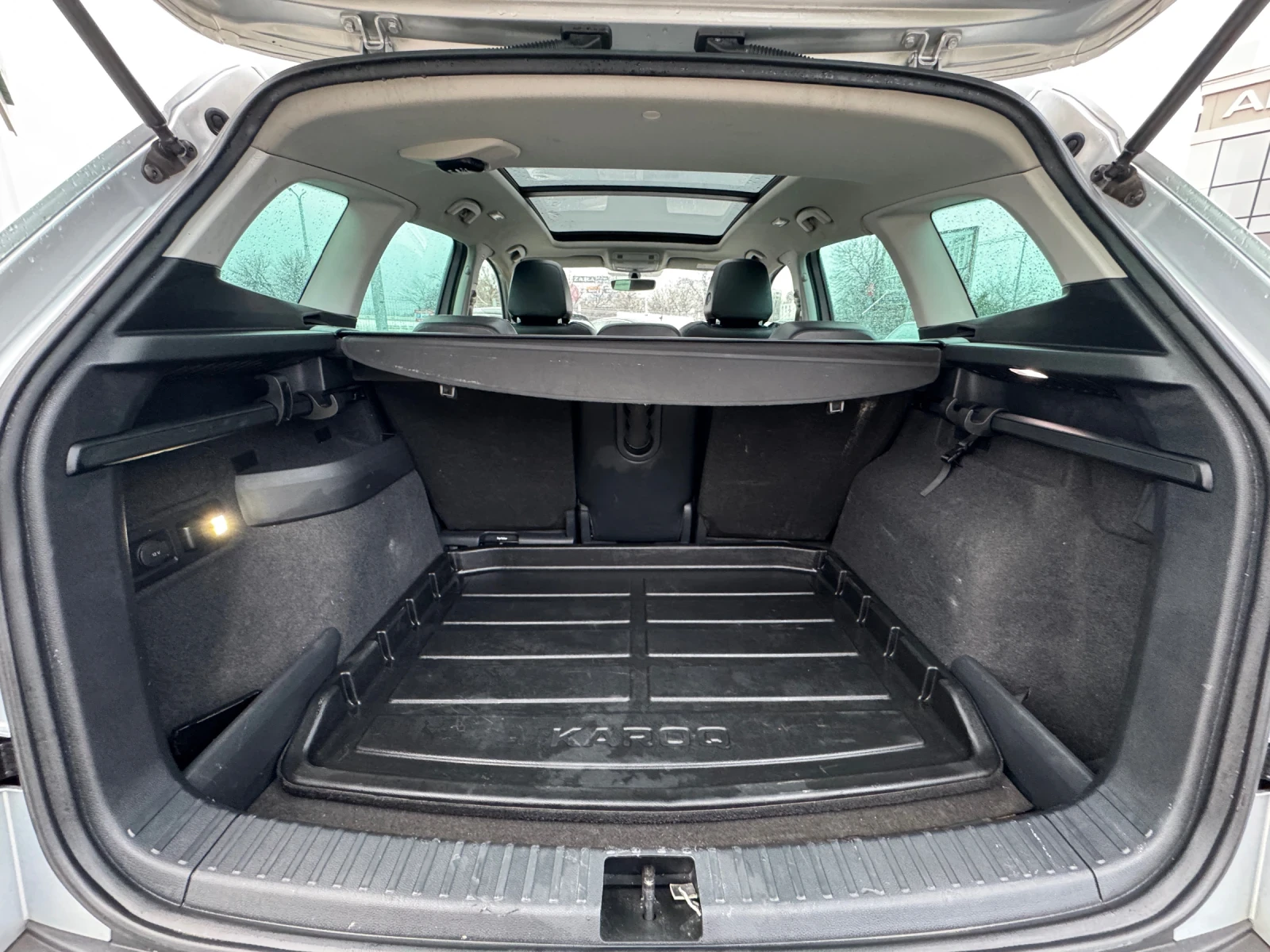 Skoda Karoq 1.6TDI  ГАРАНЦИОНЕН ДО 2028г - изображение 10
