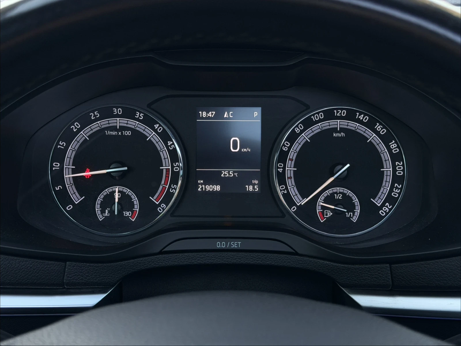 Skoda Karoq 30 TDI // PANORAMA // DSG// �������� | Mobile.bg � ����������� 9