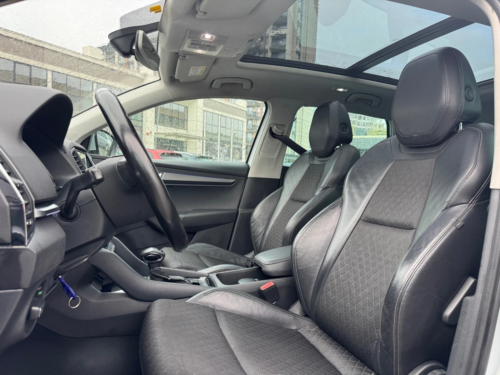 Skoda Karoq 1.6TDI  ГАРАНЦИОНЕН ДО 2028г - изображение 9