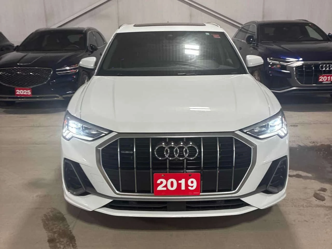 Audi Q3 * Technik * S-LINE* 360КАМЕРИ* ПАНО* + ГУМИ - изображение 6