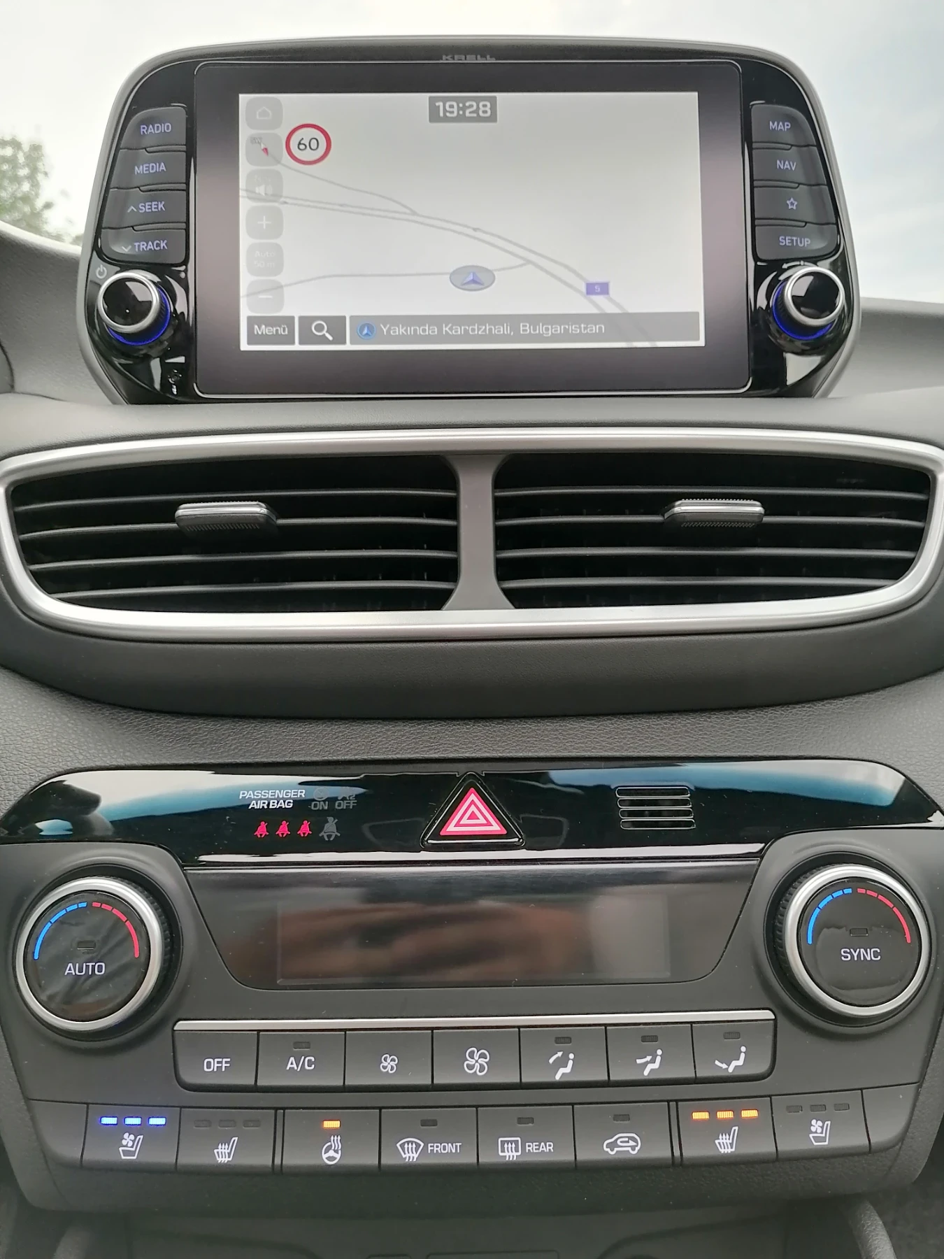 Hyundai Tucson 2.0CRDI* Premium* 4х4* 185кс* Пано* Германия , снимка 15 - Автомобили и джипове - 56167411