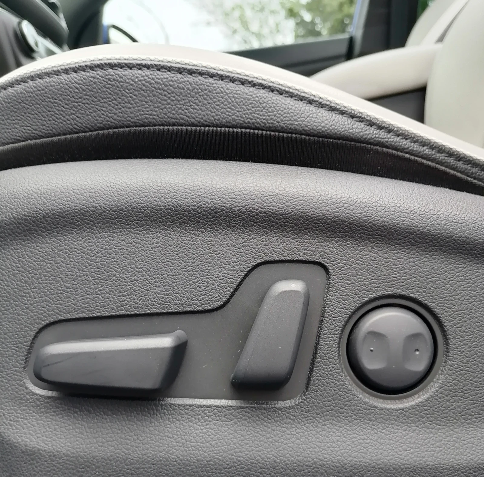 Hyundai Tucson 2.0CRDI* Premium* 4х4* 185кс* Пано* Германия , снимка 14 - Автомобили и джипове - 56167411