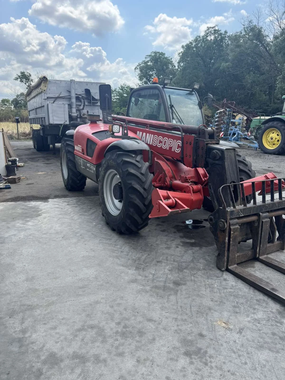 Телескопичен товарач Manitou
